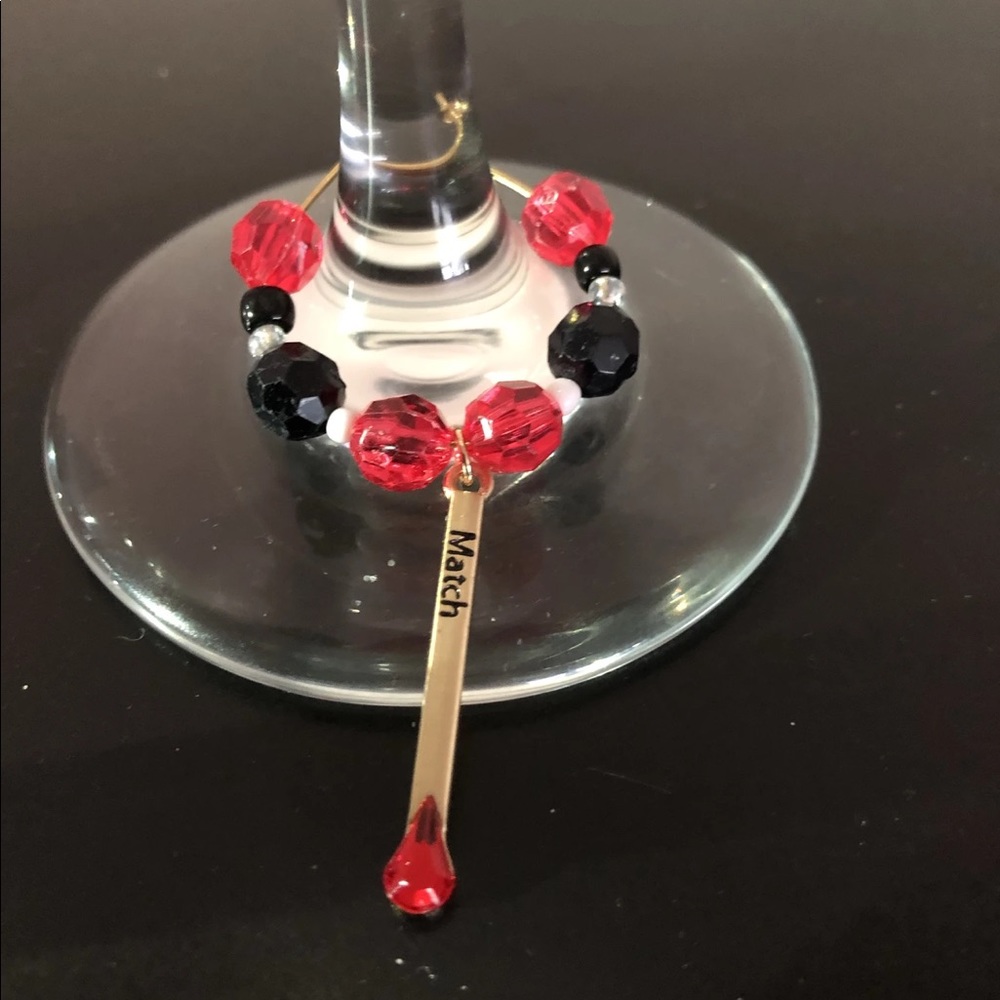Perfect Match Wine Glasses w/ wine charms - Picture 4 of 4